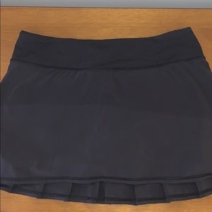 LuluLemon tennis skirt (size 6 regular)